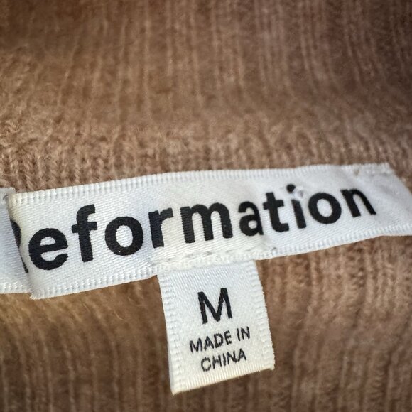 Reformation Women’s Luisa Cropped Sweater Size M Camel Turtleneck Cashmere - Picture 9 of 10